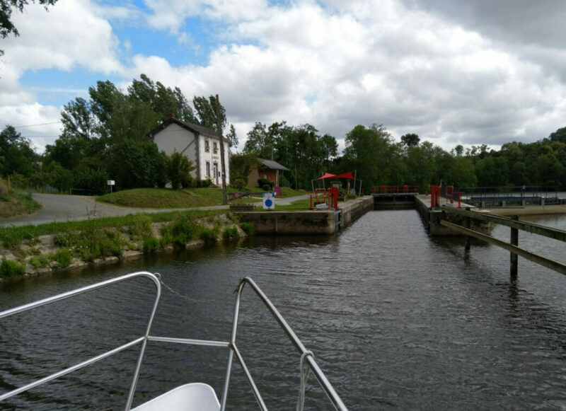 la rivière en bateau