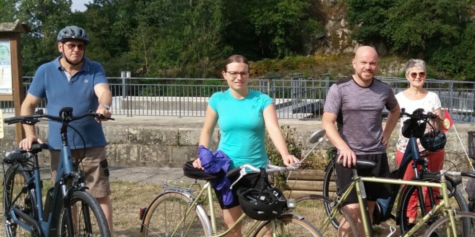 famille à vélo