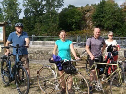 famille à vélo