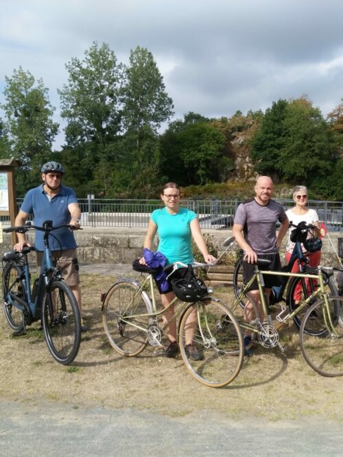 famille à vélo